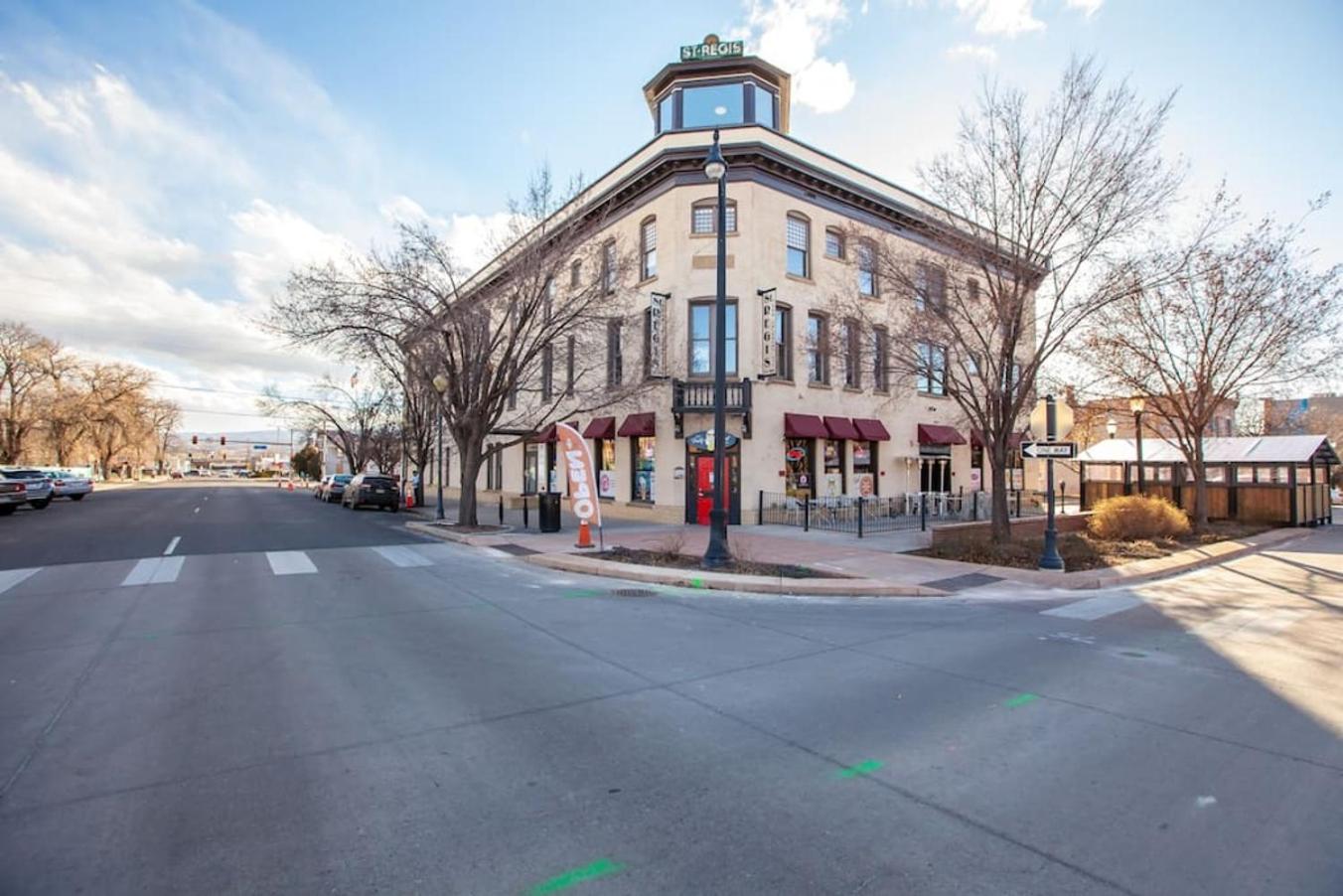 Modern Condo Inside The Historic St Regis Grand Junction Exterior photo