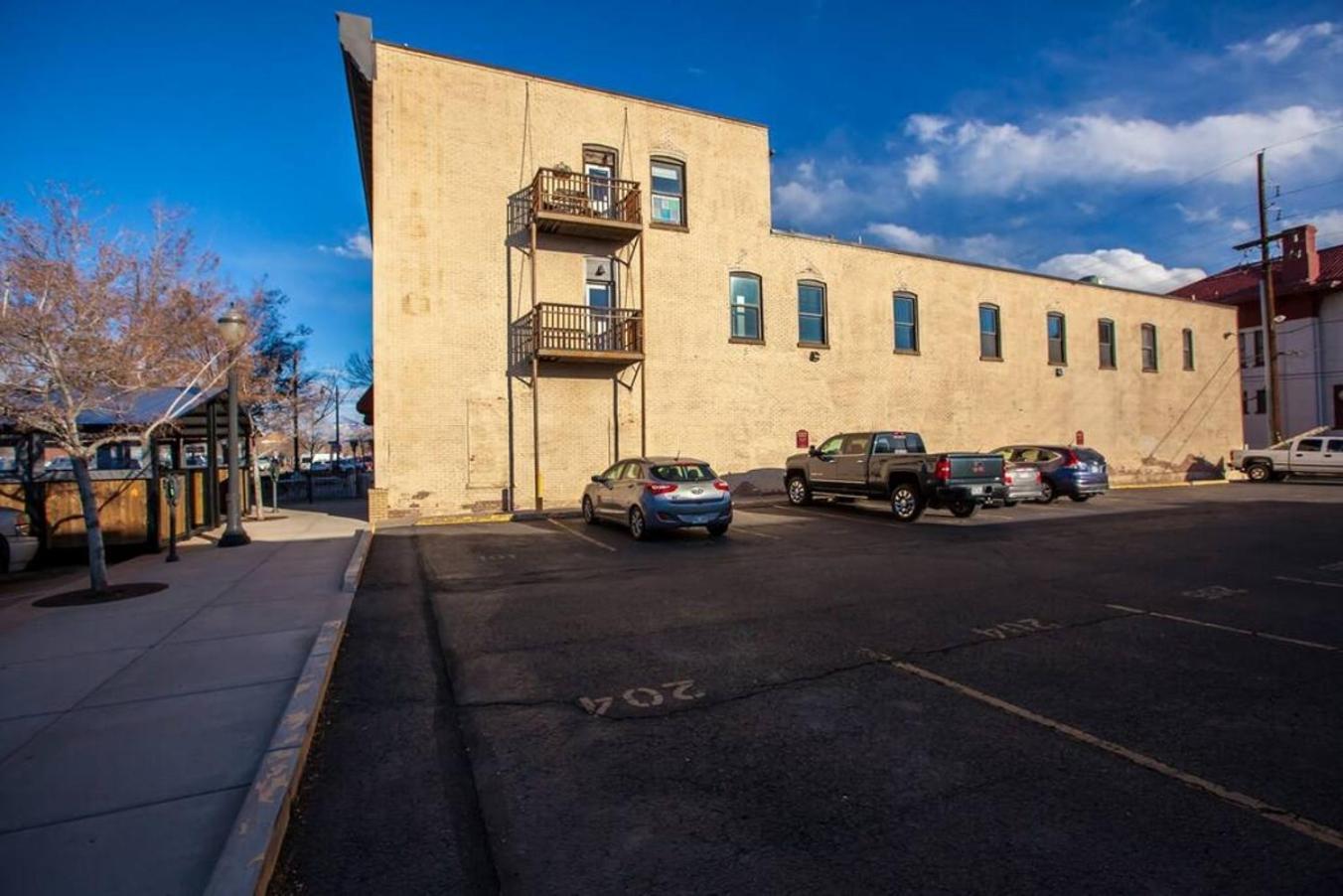 Modern Condo Inside The Historic St Regis Grand Junction Exterior photo