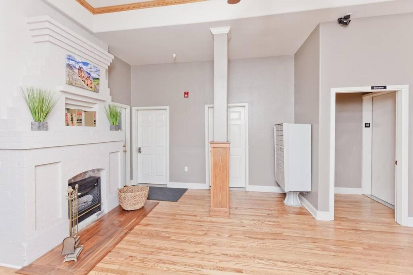 Modern Condo Inside The Historic St Regis Grand Junction Exterior photo